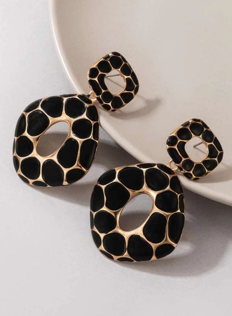 Equal Stylish & Trendy Hoop Earrings For Women - Image 2