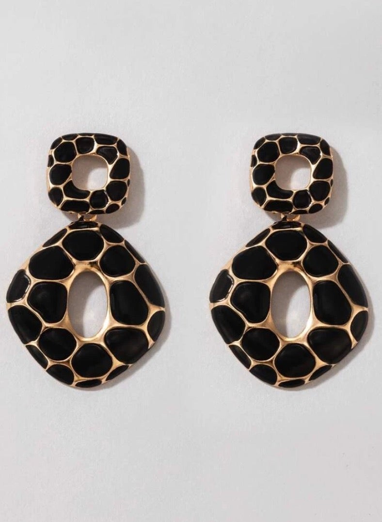 Equal Stylish & Trendy Hoop Earrings For Women - Image 3