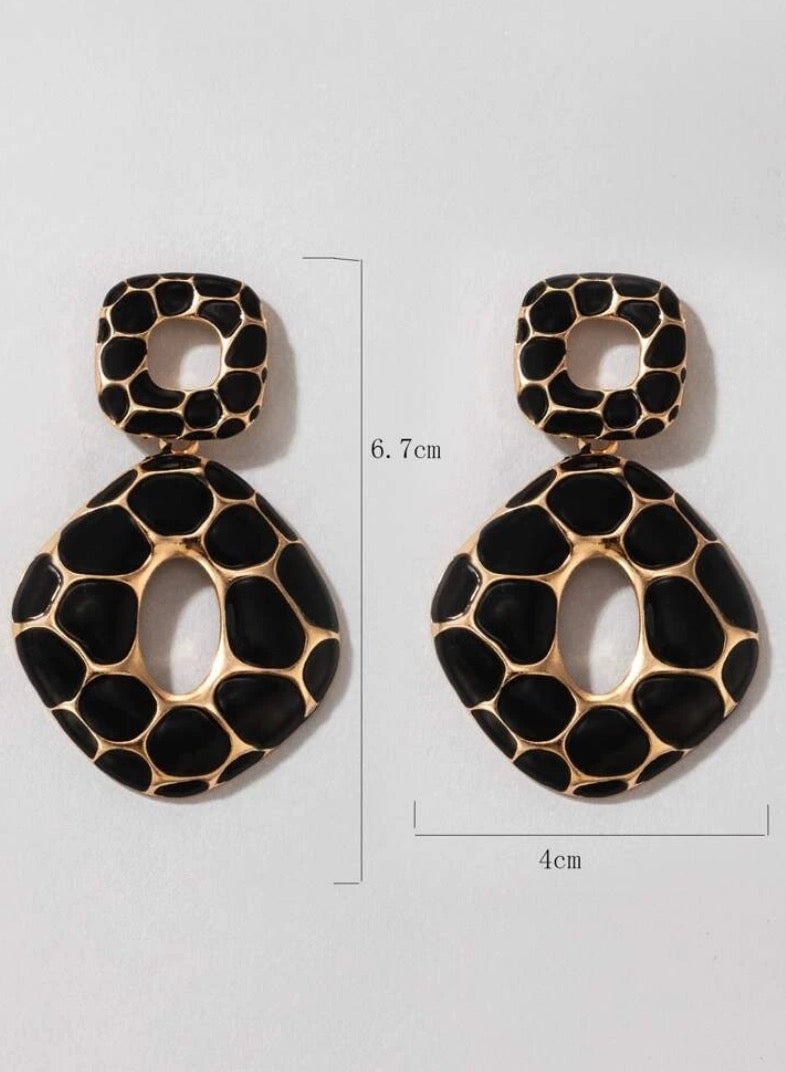 Equal Stylish & Trendy Hoop Earrings For Women - Image 5