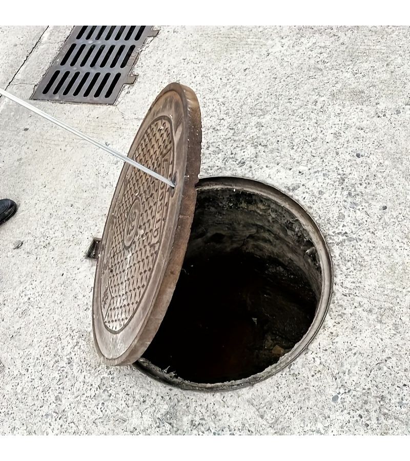 خطاف معدني طويل 27.56 بوصة مع مقبض على شكل حرف T لرفع أدوات فتحات تصريف الأنابيب في الأماكن الخارجية - Image 2