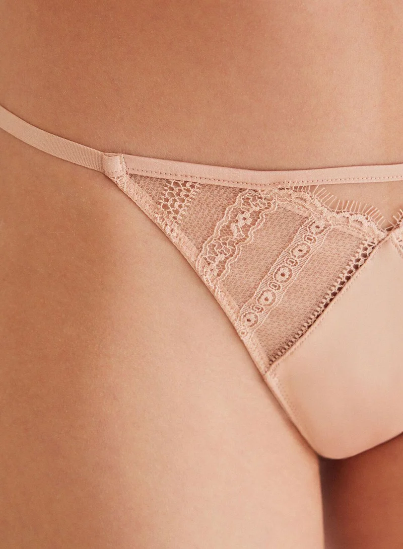 ومن سيكريت Mesh Detail Breif