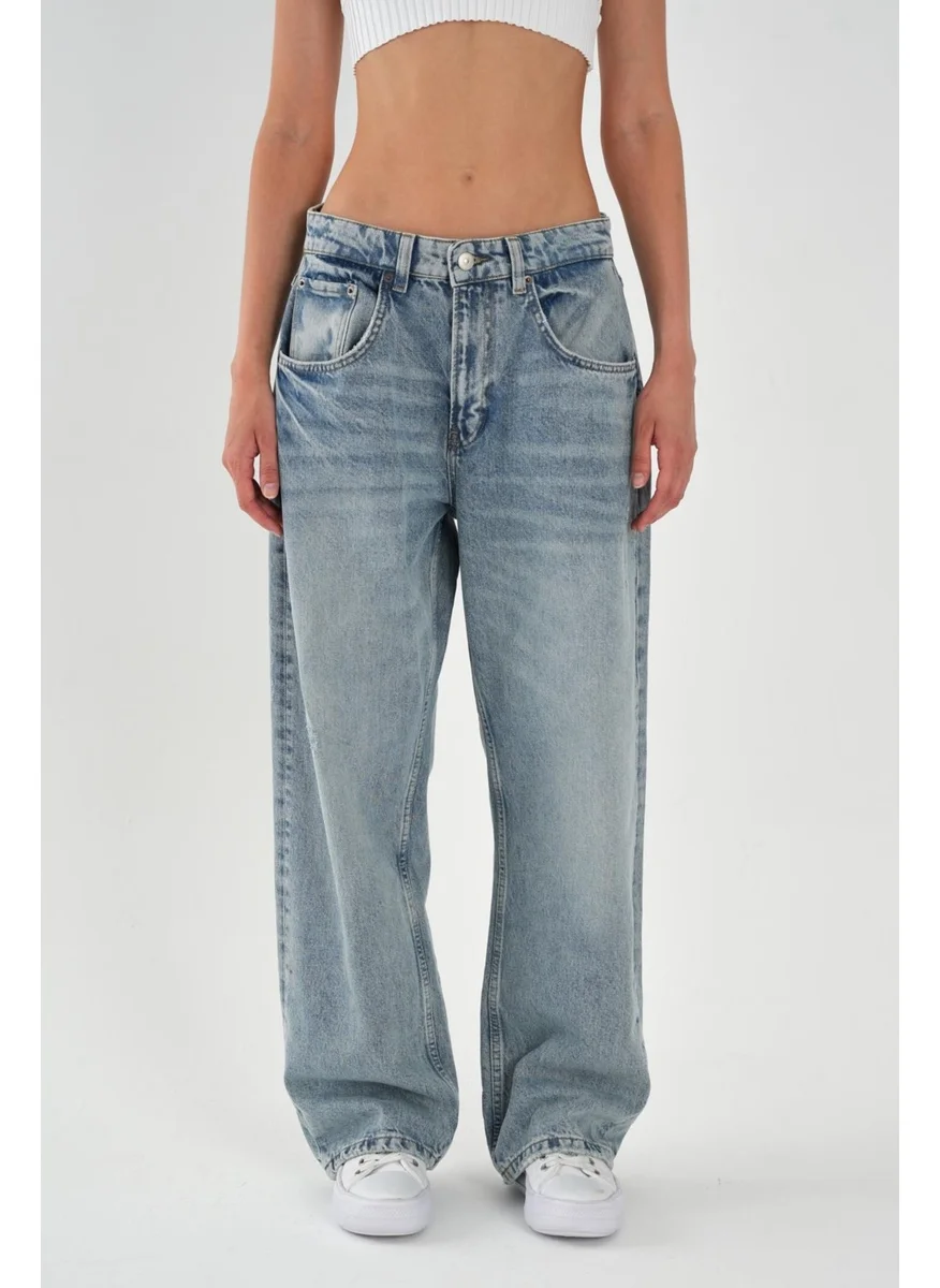 الكسندر جاردي Alexandergardi Women's Light Blue Low Waist Baggy Jeans