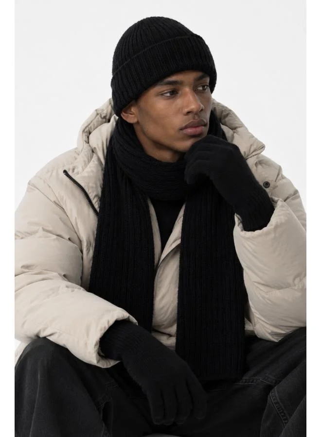 Robert Wood Set Of Beanie Scarf & Gloves