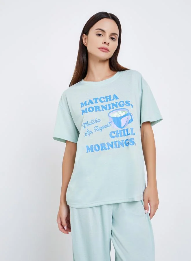 ستايلي طقم بيجاما بكشكشة وتيشيرت بكتف منسدل وجرافيك