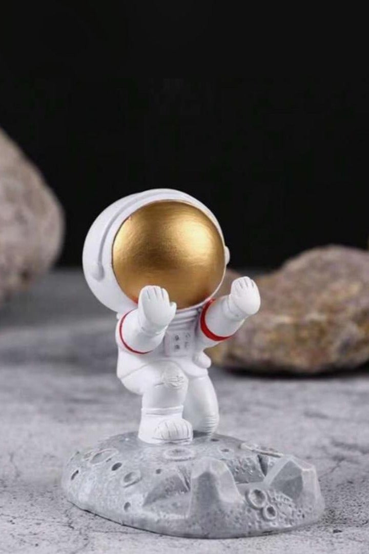Astronaut Shaped Phone Stand – Cute Desk Holder for Smartphones, Decorative Gift for Home or Office - Image 1