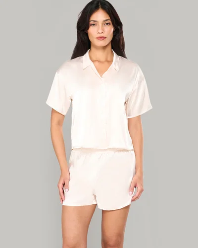 لا سينزا طقم بيجامة ساتان أبيض من لا سينزا مع شورت وتفاصيل متباينة