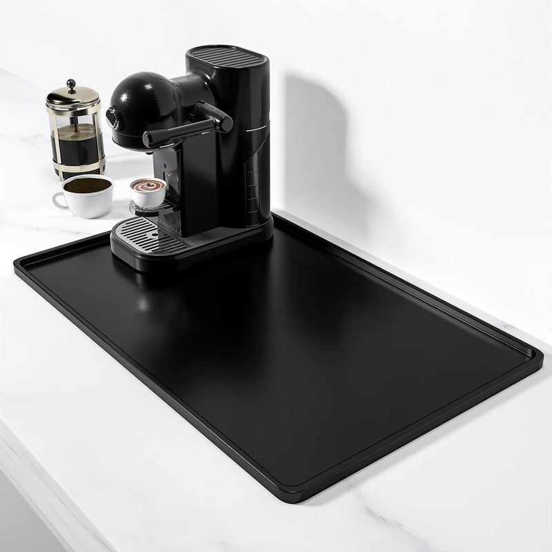 Rnivvi حصيرة قهوة من السيليكون من ، مقاس 12" x 19"، مقاومة للماء وذات حافة مرتفعة، مناسبة لملحقات محطة آلة الإسبريسو، وسادة لتجفيف الأطباق مقاومة للحرارة للعمل على طاولة المطبخ، لون أسود - Image 1