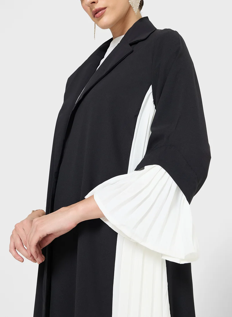 Khizana Colorblock Pleated Abaya