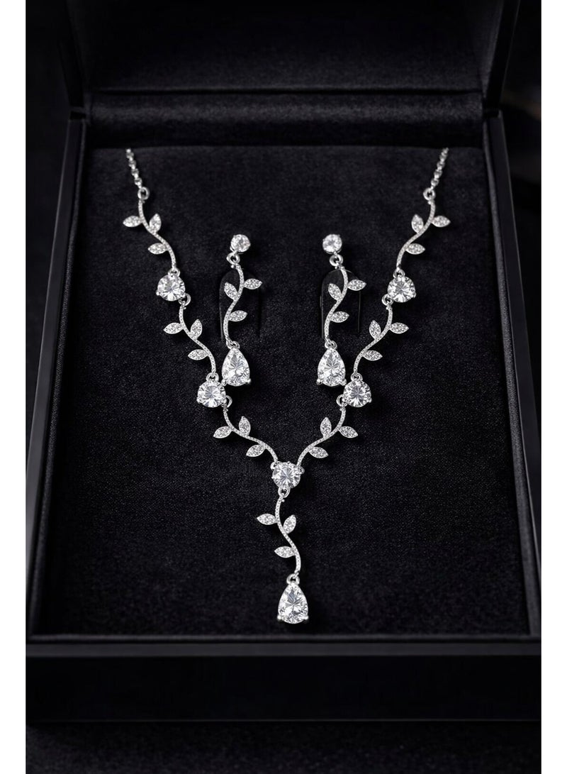 ثري دايموندز طقم سلسلة وحلق مطلي بلاتين وروديوم بفصوص كيوبيك زركونيا - Image 1