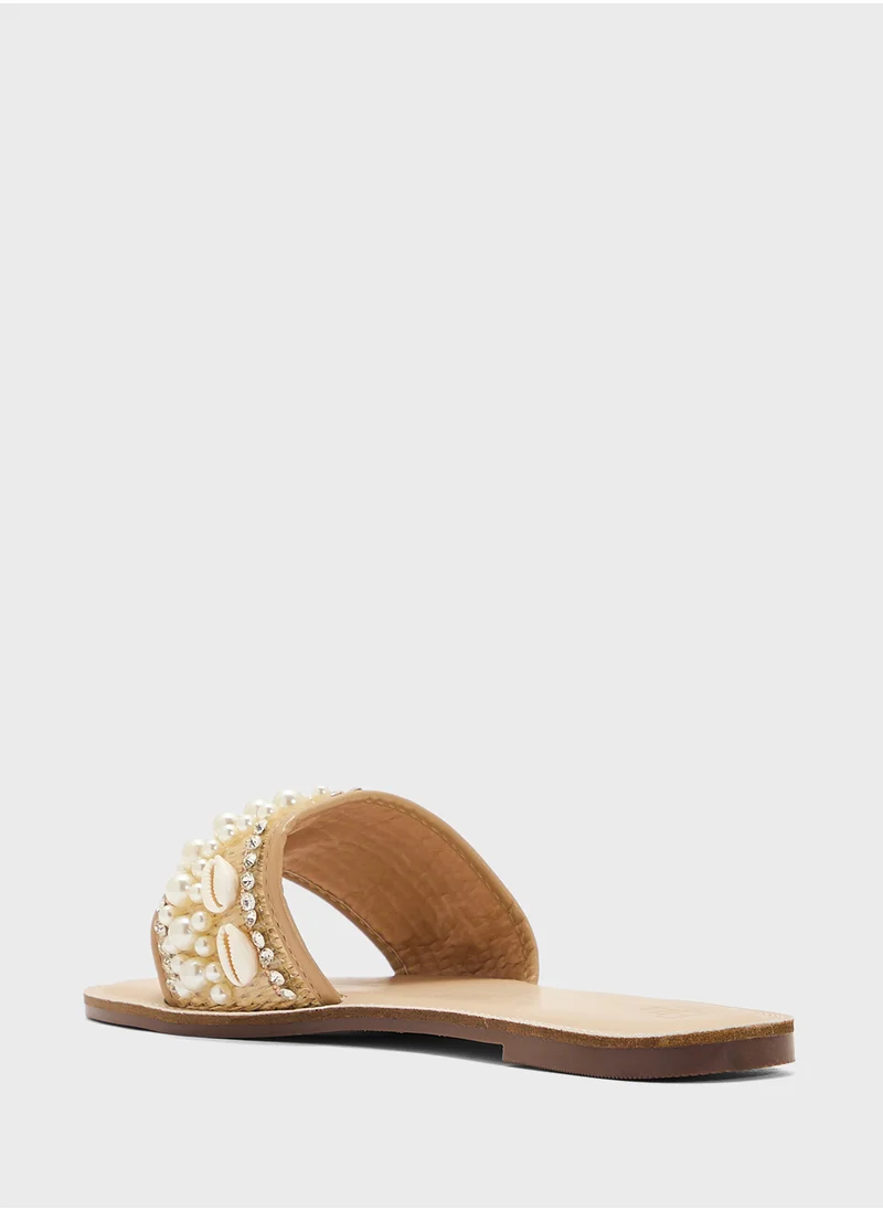 ELLA Flat Sandal With Pearl Strap