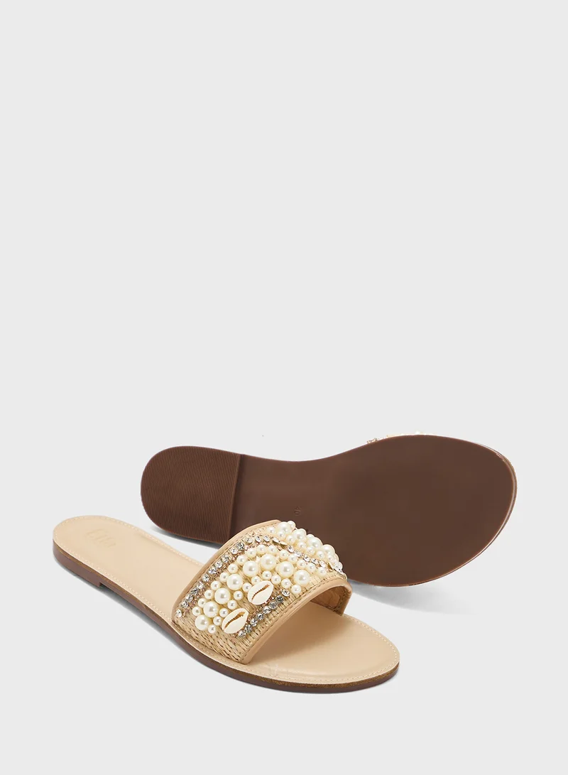 ELLA Flat Sandal With Pearl Strap