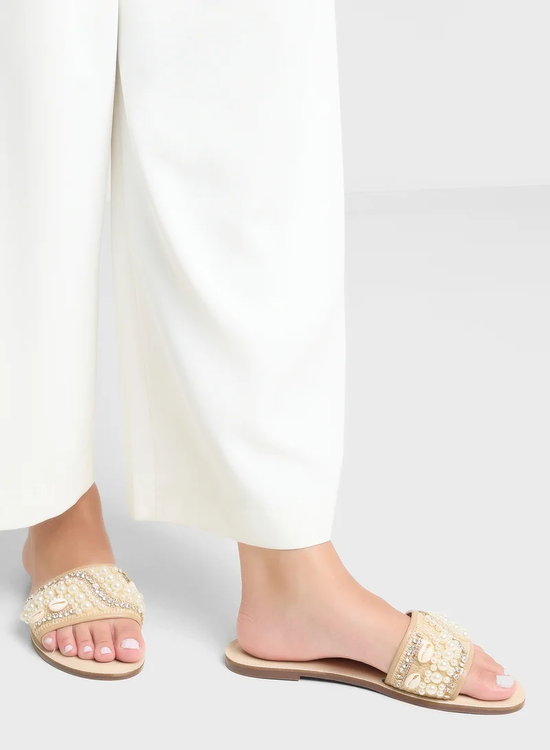 ELLA Flat Sandal With Pearl Strap