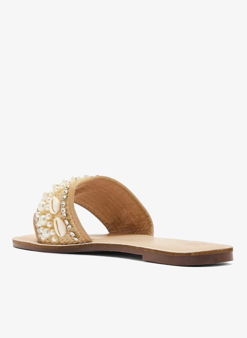 ايلا صندل مسطح بحزام لؤلؤ