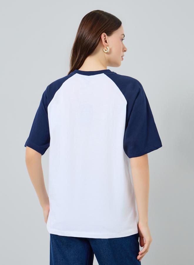ستايلي تيشيرت بقصة واسعة بأكمام ريجلان وطبعة جرافيك - Image 5