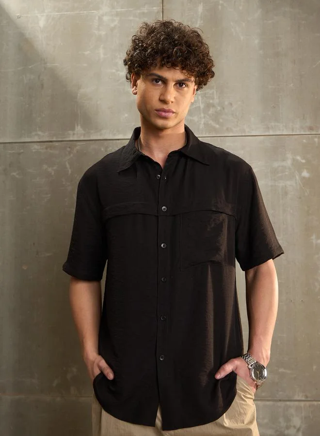 ساسافراس قميص رجالي أسود بقصة مريحة من ساسافراس