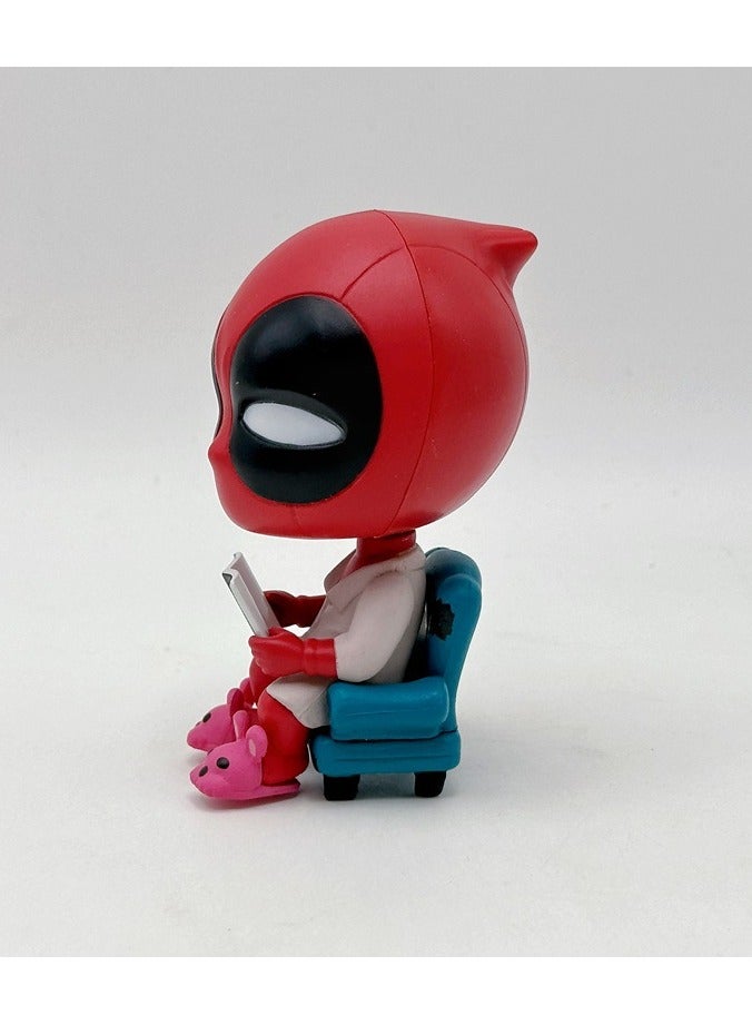 عام النسخة "Q" من دمى ديدبول التي تتأرجح رأسها، وهي تعتبر زخارف لتزيين داخلية السيارات أو زخارف لخبز الكعكات، تمت إستعادةها بشكل جميل. - Image 2