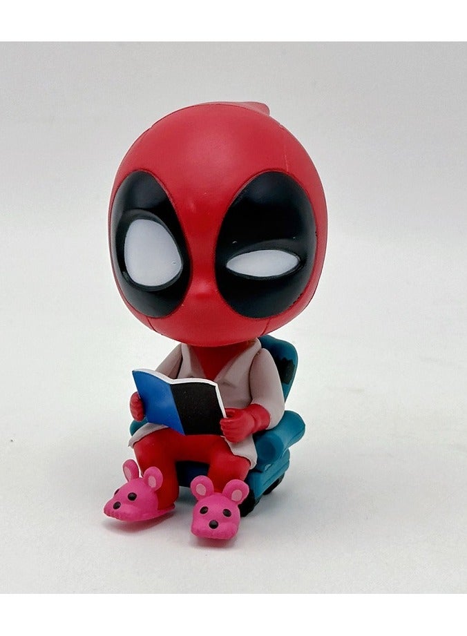 عام النسخة "Q" من دمى ديدبول التي تتأرجح رأسها، وهي تعتبر زخارف لتزيين داخلية السيارات أو زخارف لخبز الكعكات، تمت إستعادةها بشكل جميل. - Image 1