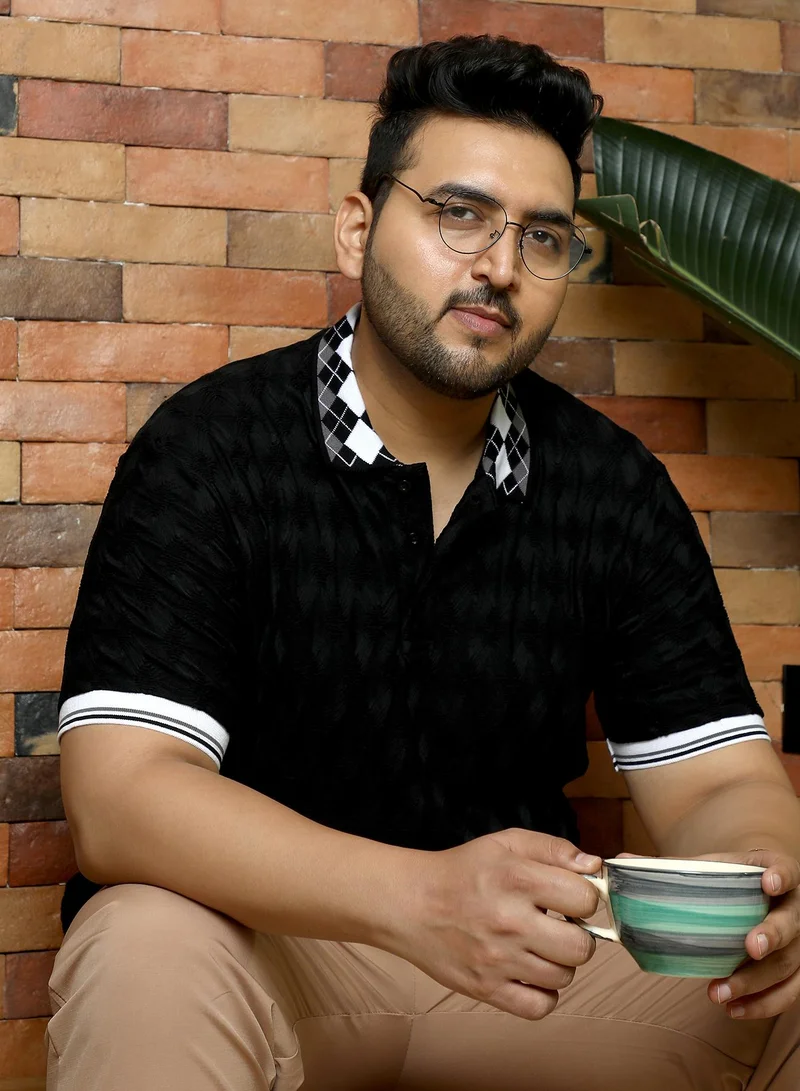 انستافاب بلس بولو رجالي أسود بنقشة أرجيل محبوكة من إنستافاب بلس