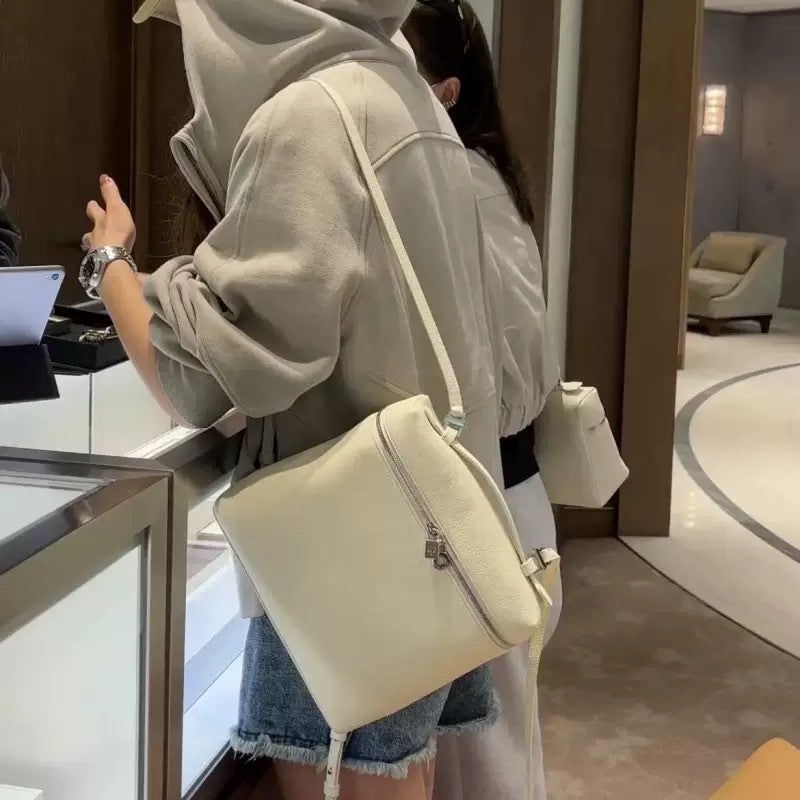 Fashion Large Capacity PU Backpack for Women and Men, Casual Travel Daypack - Image 4
