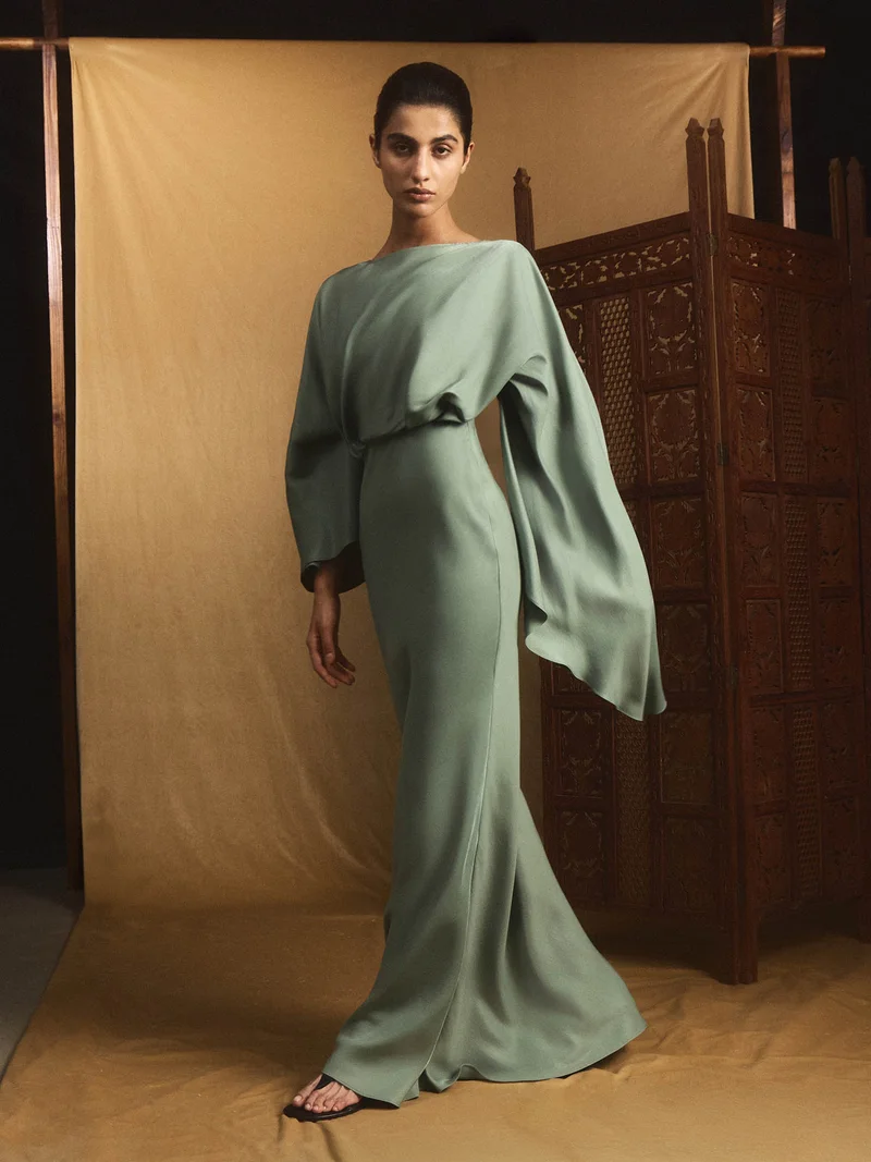 ليتشي Satin maxi dress with puff sleeves