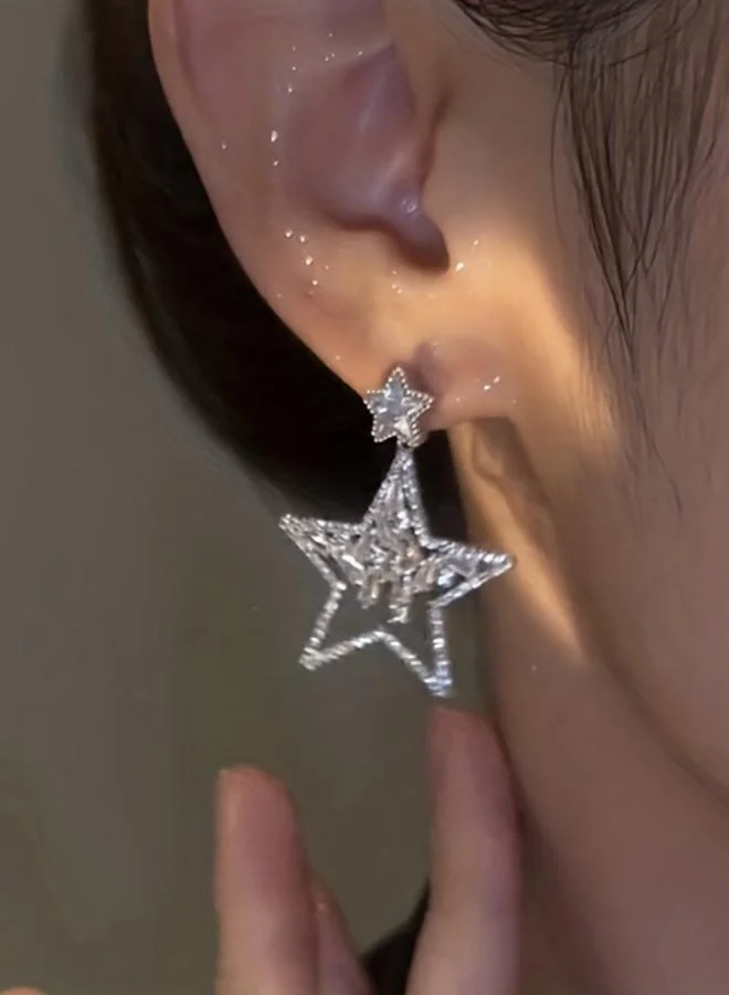 تايك تو أقراط متدلية فضية مُزينة على شكل نجمة