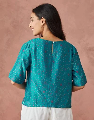 فاب انديا بلوزة قصيرة من القطن والحرير المنسوج باللون الأزرق