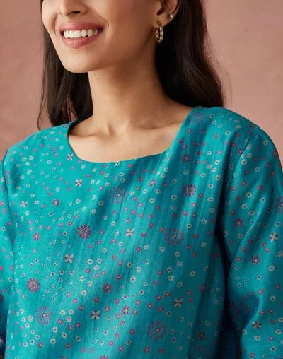 فاب انديا بلوزة قصيرة من القطن والحرير المنسوج باللون الأزرق