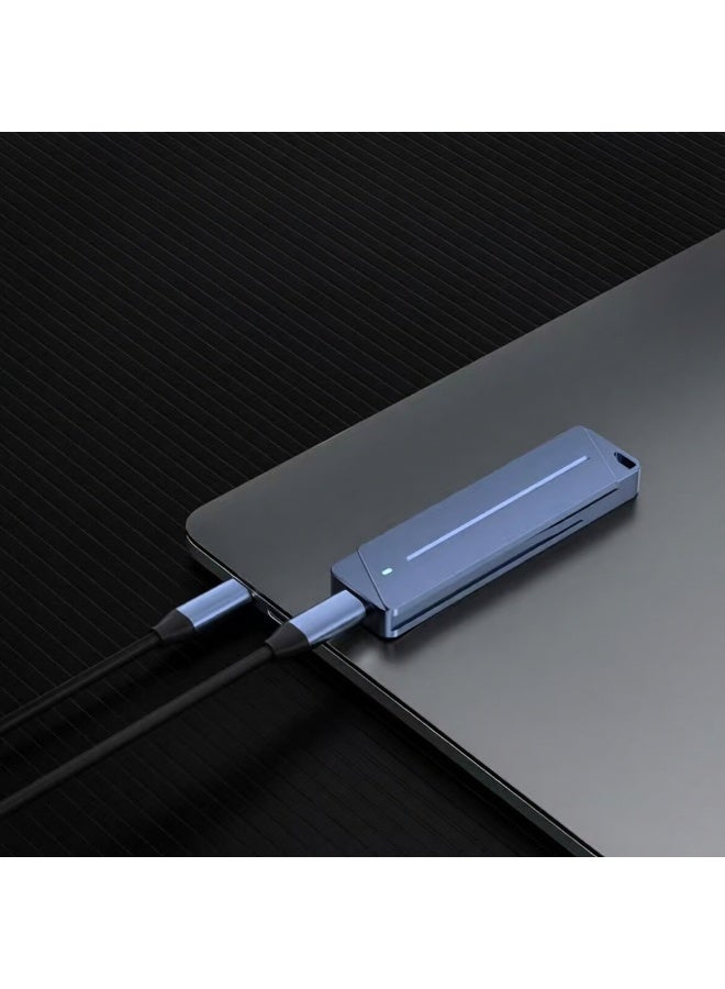 في كي إل علبة SSD خارجية M.2 مزودة بمنفذ USB-C، بسرعة نقل بيانات تصل إلى 10 جيجابت في الثانية، وتدعم علامات تجارية مثل Kingston وSamsung وToshiba. مناسبة لأجهزة مثل MacBook Pro وAir والأجهزة اللوحية.