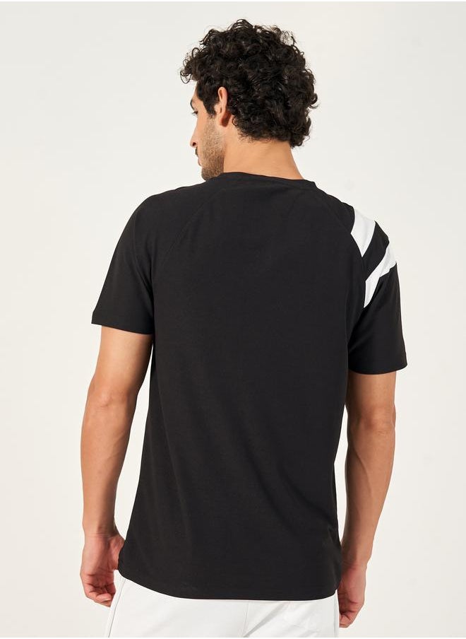 Styli Styli Contrast Band Raglan Sleeve Regular Fit T-Shirt  - Image 4