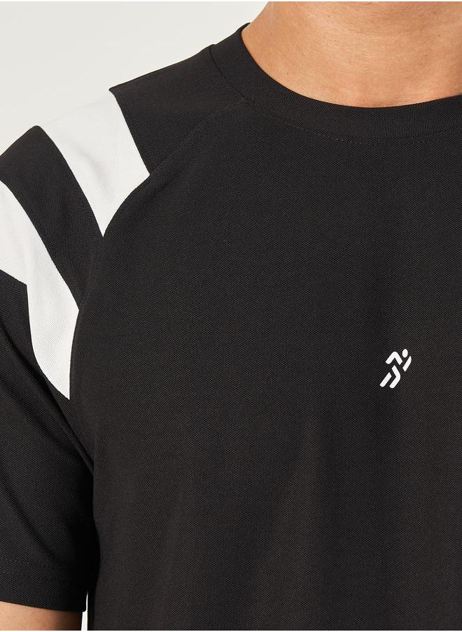 Styli Styli Contrast Band Raglan Sleeve Regular Fit T-Shirt  - Image 3