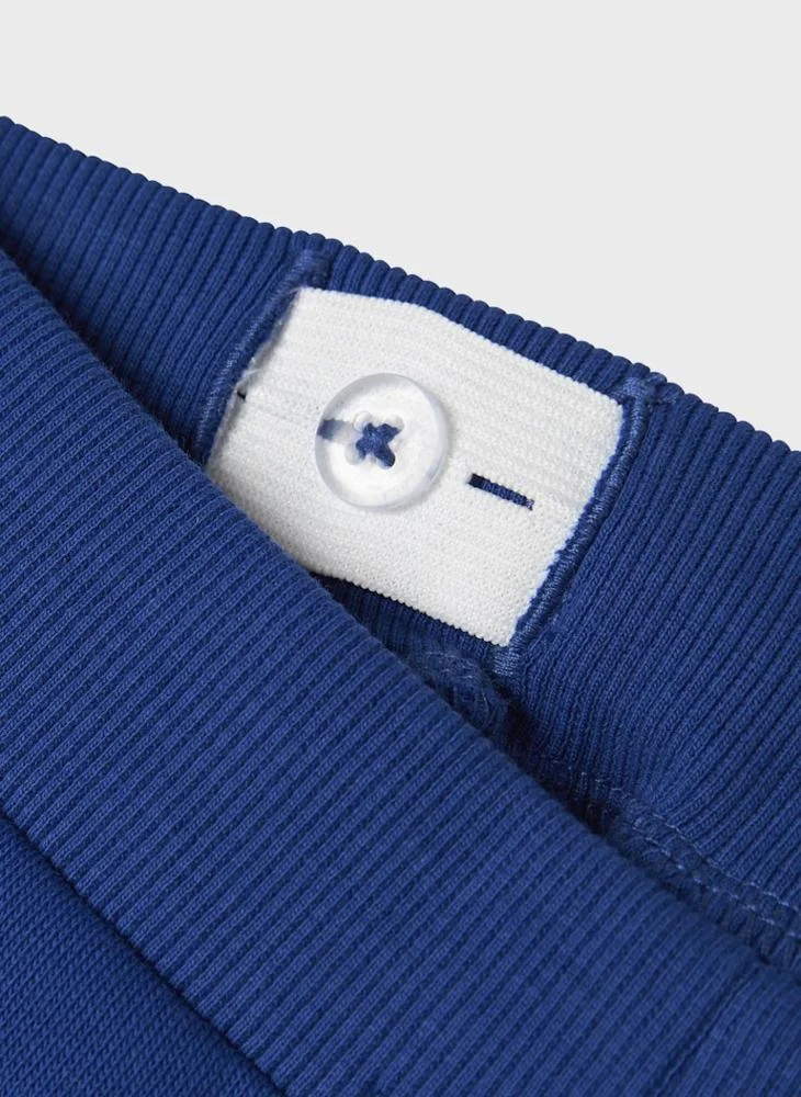 نيم ات سراويل رياضية للأطفال بطبعة برباط