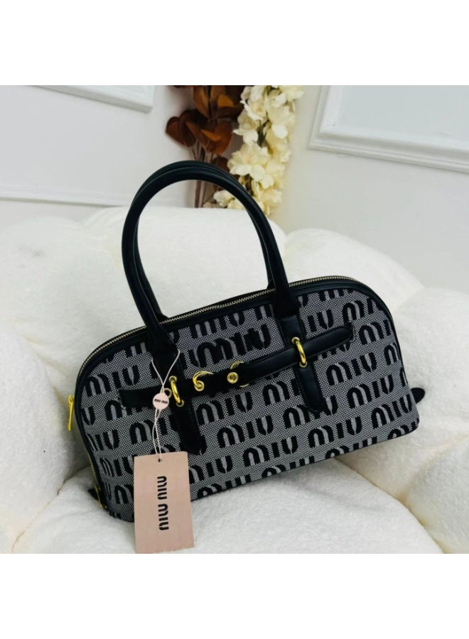 مياو مياو ميو ميو  حقيبة واندر ماتيلاسيه صغيرة من الجلد السويدي