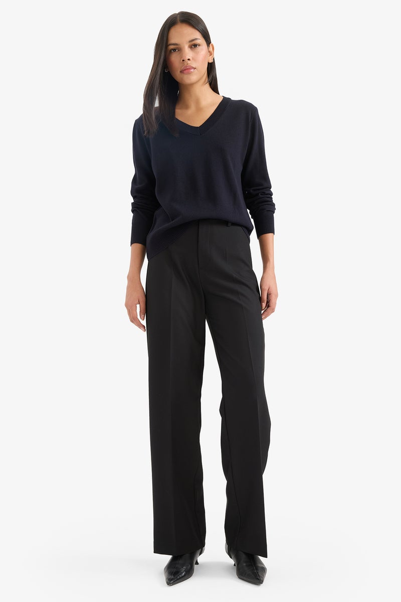 ديفاكتو بلوفر تريكو قصة مريحة بياقة V - Image 2