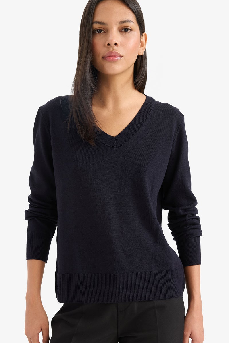 ديفاكتو بلوفر تريكو قصة مريحة بياقة V - Image 1