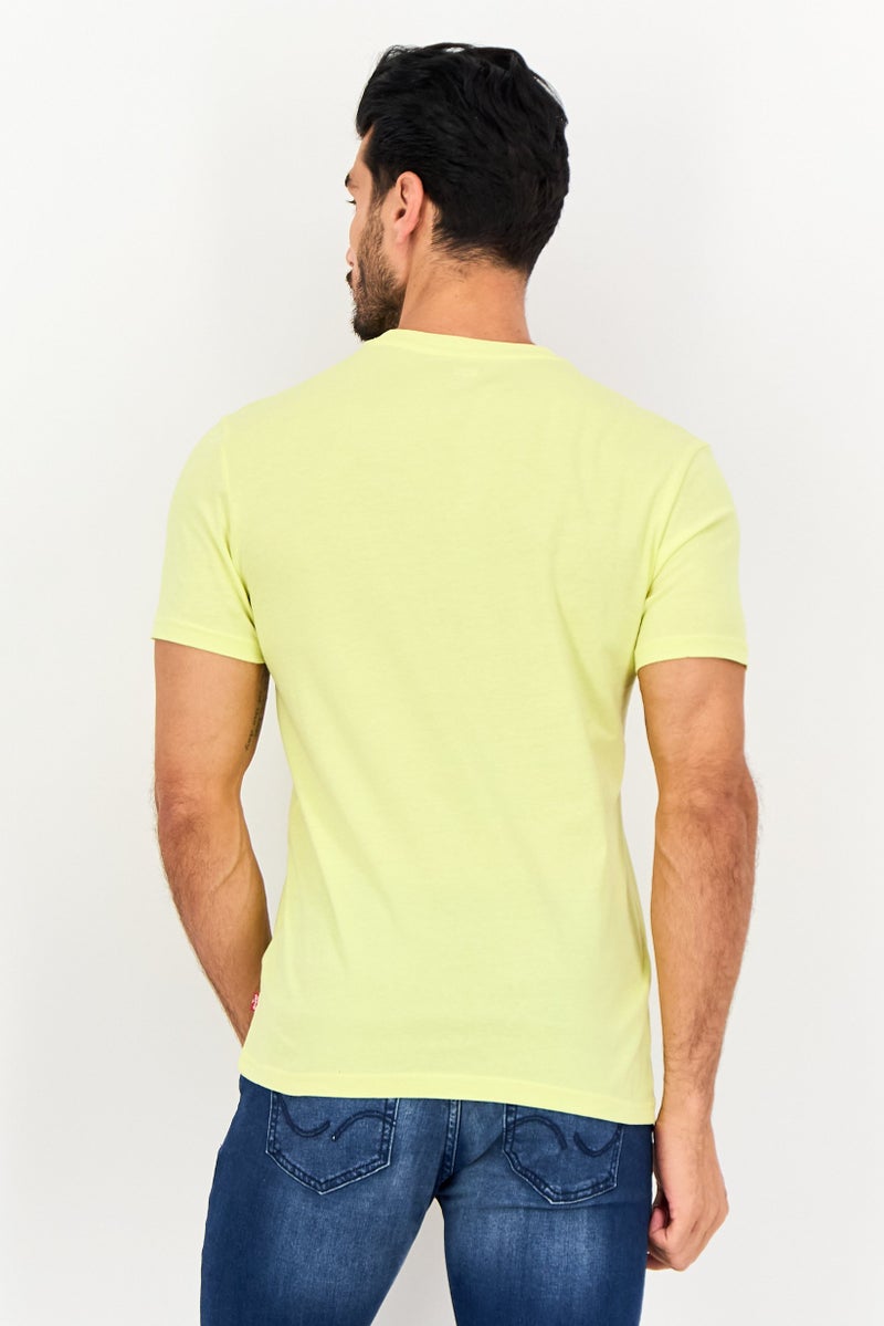 Levi's تي شيرت رجالي بأكمام قصيرة وياقة دائرية بطباعة جرافيك، أصفر - Image 4