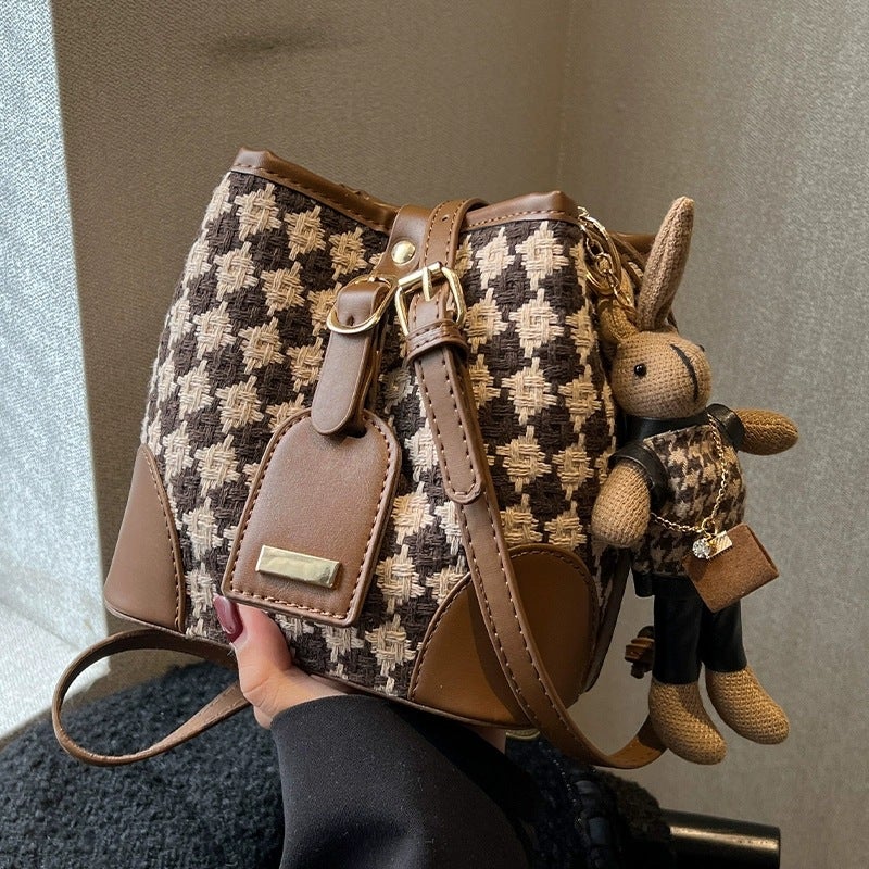 Bucket Bag Women'S High-End Niche Design Woven Diamond Crossbody Bag Women'S Exquisite Commuting All-Match Shoulder Bag - Image 3