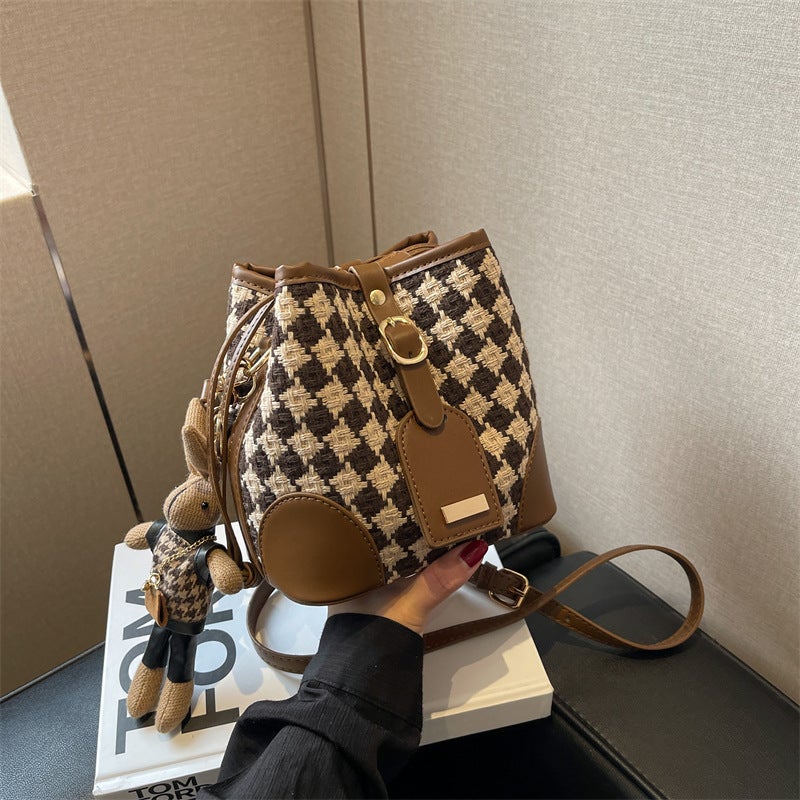 Bucket Bag Women'S High-End Niche Design Woven Diamond Crossbody Bag Women'S Exquisite Commuting All-Match Shoulder Bag - Image 5