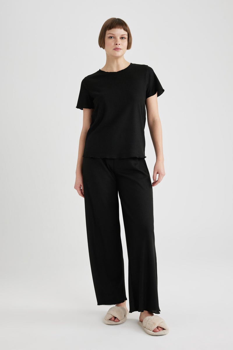 Woman Regular Fit Crew Neck Knitted Tops