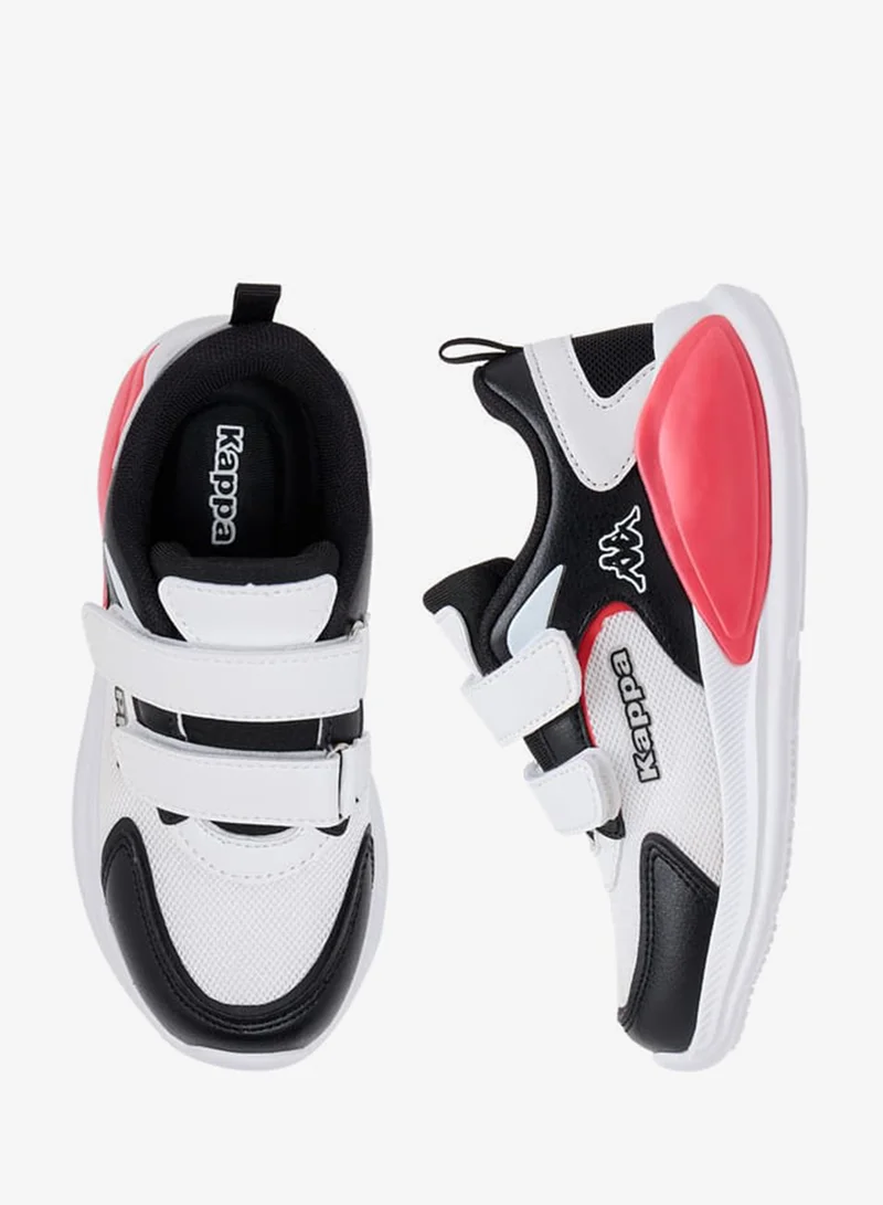 كابا حذاء رياضي للأولاد بتفاصيل شعار وإغلاق بشريط لاصق