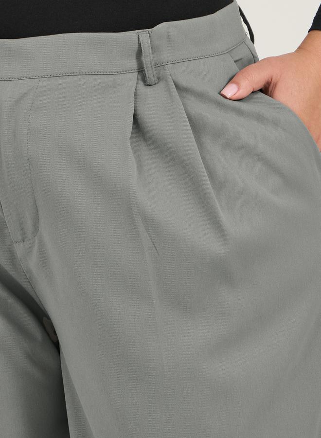 Styli Plus Size Solid Pleated Wide Leg Pants  - Image 3