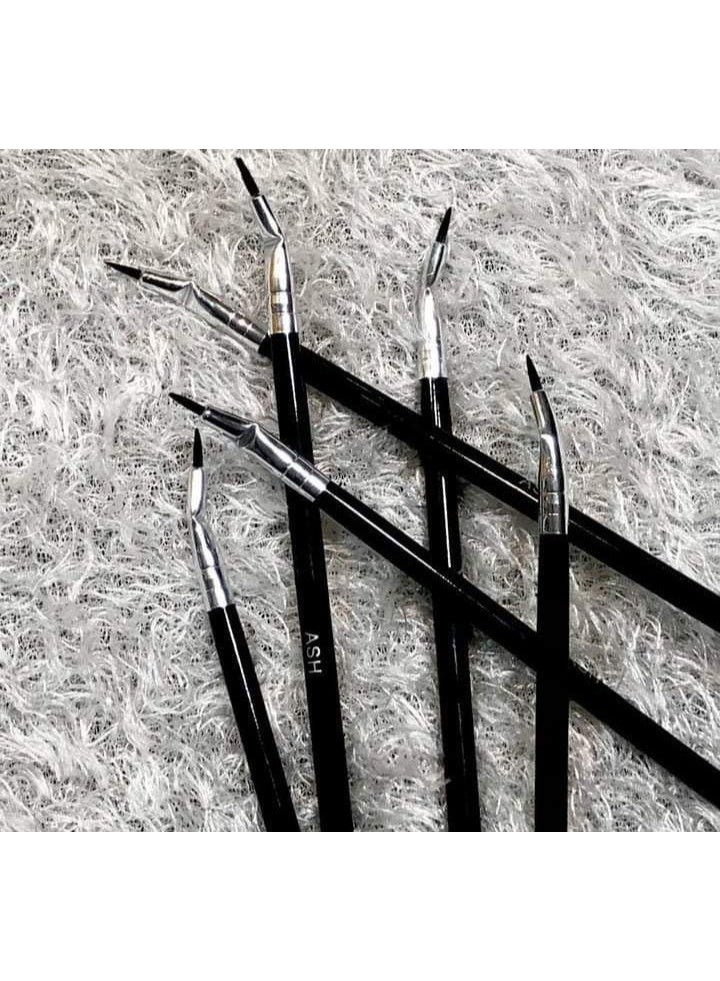 فرشه ايلاينر آش    فرشة لرسم الآيلاينر المفضله للميكب ارتست سهله جدااا في الرسم للمبتدئين - Image 1