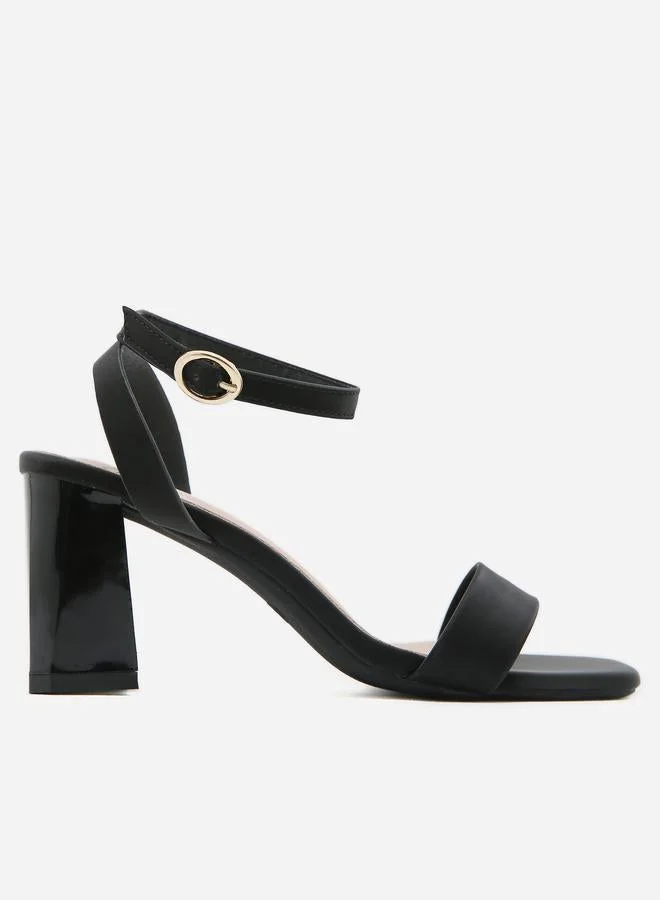 سنيك ايه بيك صندل بكعب عريض ورباط للكاحل