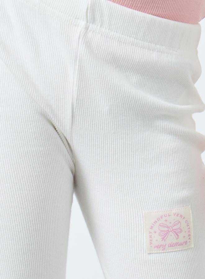 ستايلي ليقنز بتفاصيل مُضلعة مع شارة - Image 3