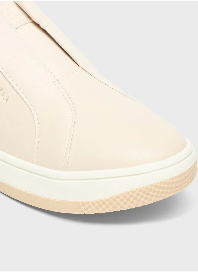 شو اكسبرس Lace Up Low Top Sneakers
