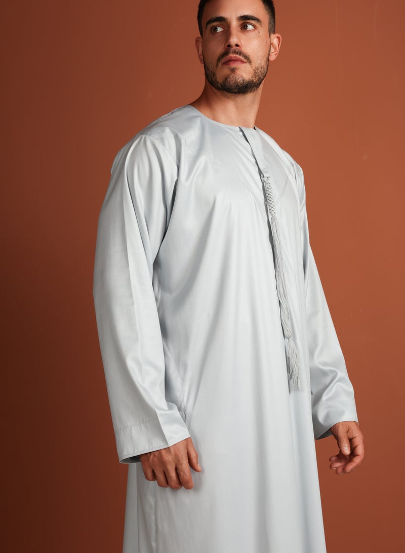 ييجو من مريم Kandora Idriss – Light Grey Emirati Kandhoura – Soft Cotton Blend | Modern Tradition & Comfort - 52CM - Light Grey  - Image 5