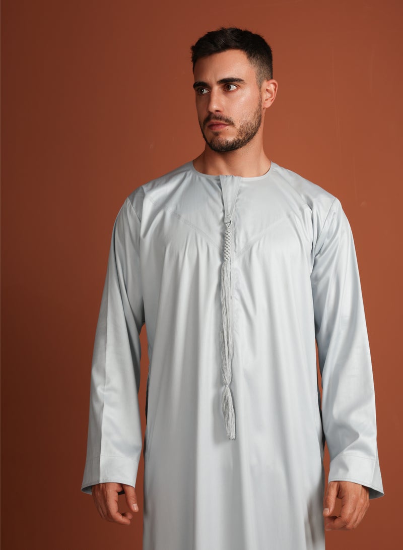 ييجو من مريم Kandora Idriss – Light Grey Emirati Kandhoura – Soft Cotton Blend | Modern Tradition & Comfort - 52CM - Light Grey  - Image 3