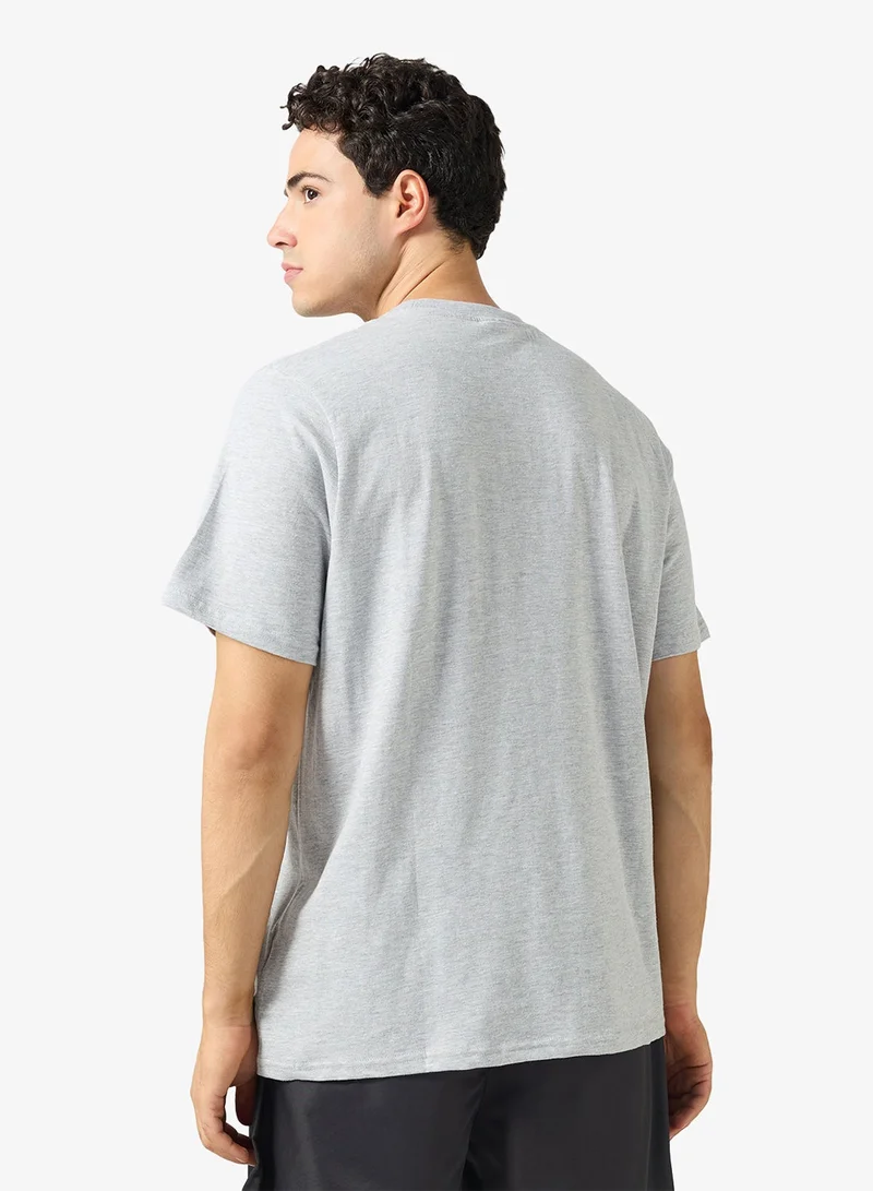 ريبوك تيشيرت بوضع شعار