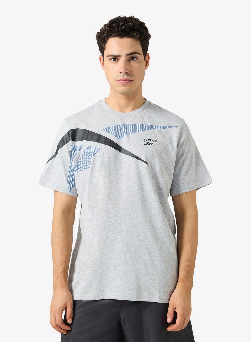 ريبوك تيشيرت بوضع شعار - Image 1