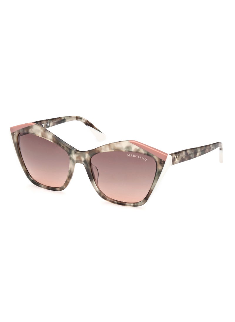 GUESS BY MARCIANO - نظارة شمسية نسائية من الأسيتات بتصميم غير متماثل ومضادة للأشعة فوق البنفسجية GM083295F59 - مقاس العدسة: 59 مم - أخضر فاتح - Image 1