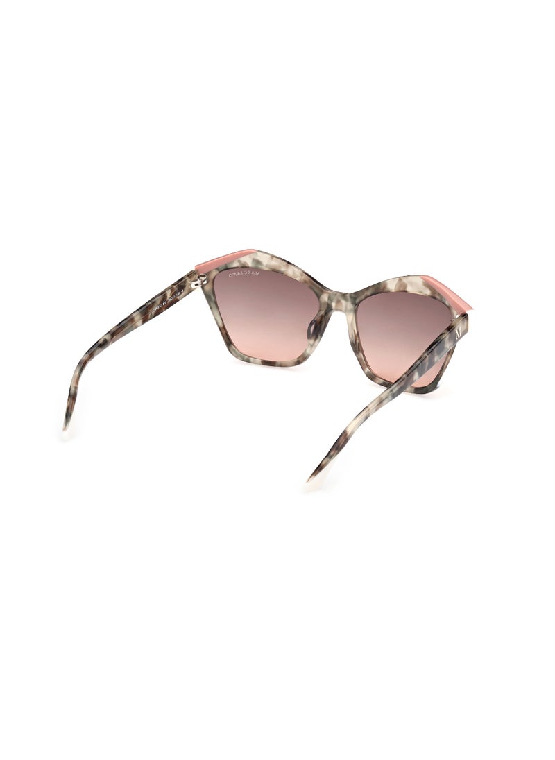 GUESS BY MARCIANO - نظارة شمسية نسائية من الأسيتات بتصميم غير متماثل ومضادة للأشعة فوق البنفسجية GM083295F59 - مقاس العدسة: 59 مم - أخضر فاتح - Image 1